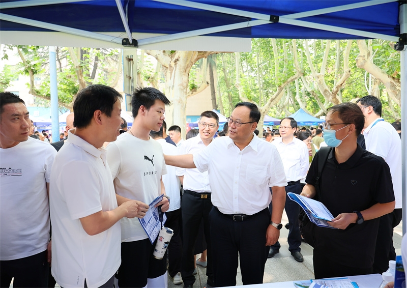 校长宋保维调研指导高招咨询相关工作
